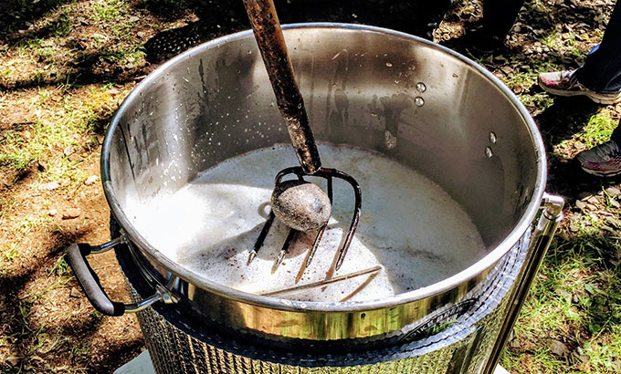 brewing-with-hot-rocks