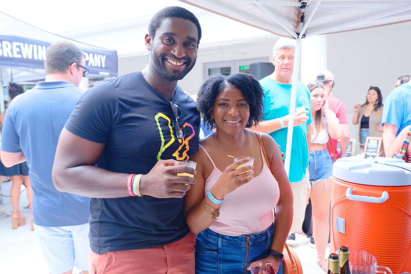 couple-enjoying-beer-at-female-beer-fest