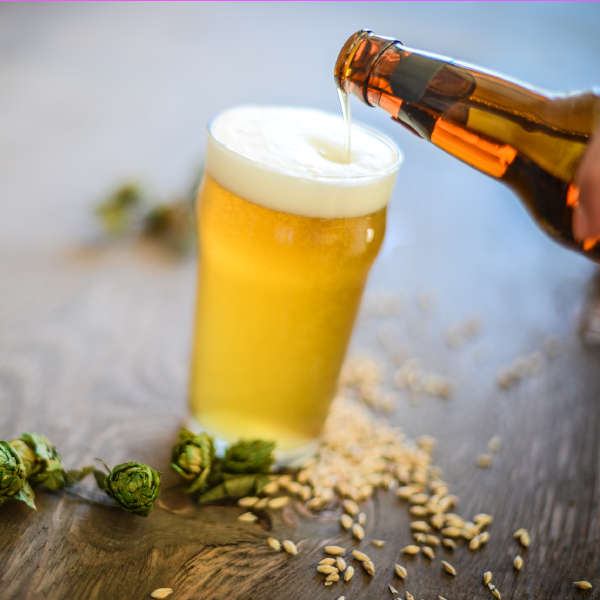 hoppy-homebrew-pour-from-bottle