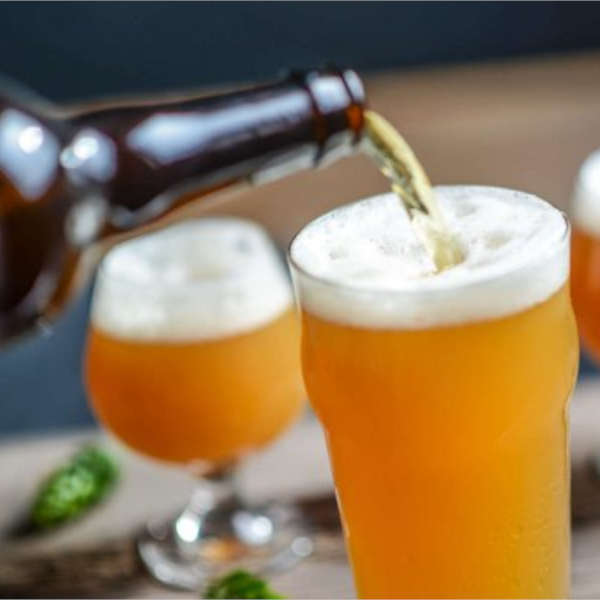 pouring-hazy-IPA