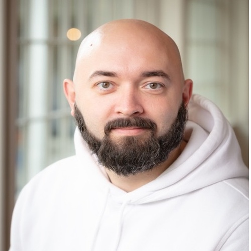 Alex Titov headshot